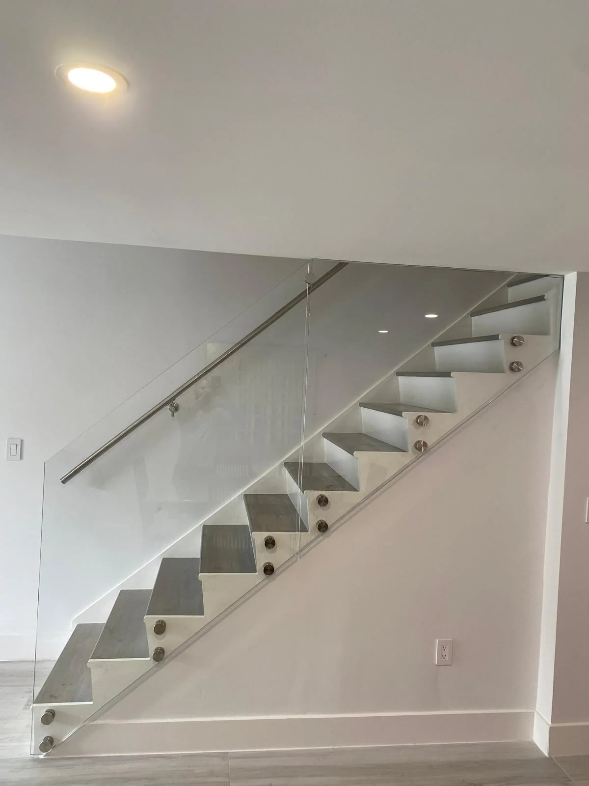 Clear glass staircase railing Palm Beach County