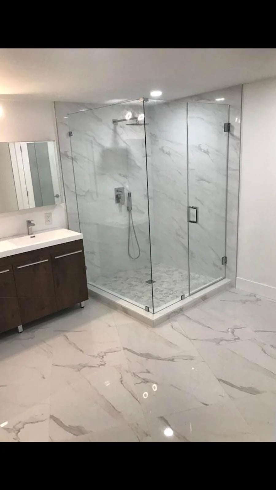 Walk-in shower glass panel South Florida