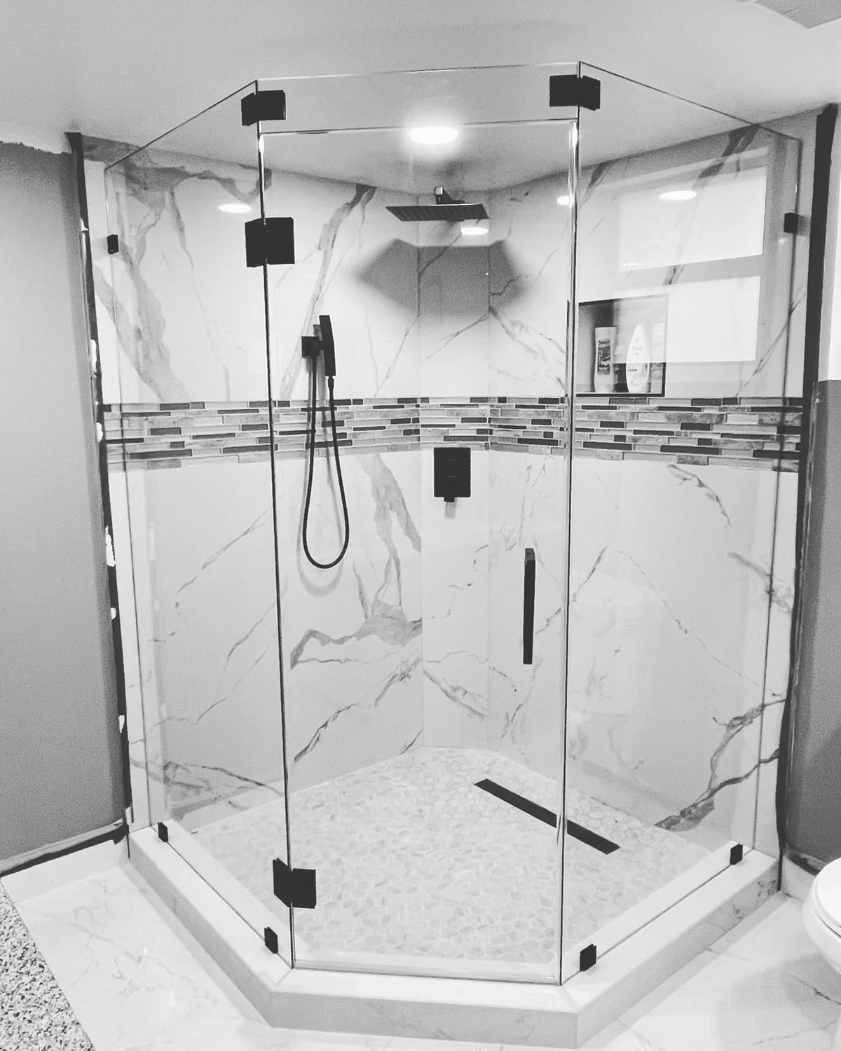Glass shower door by Eastern Glass Corp Miami